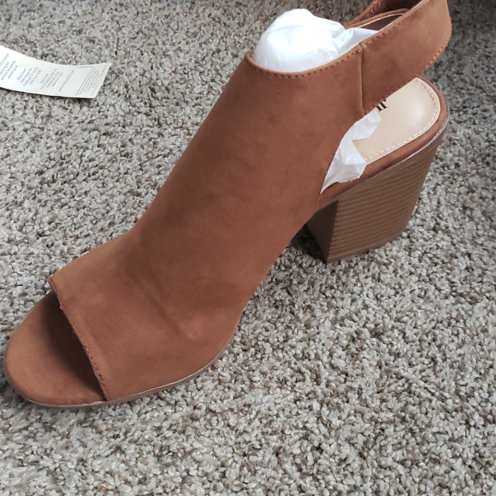 Dress sandals